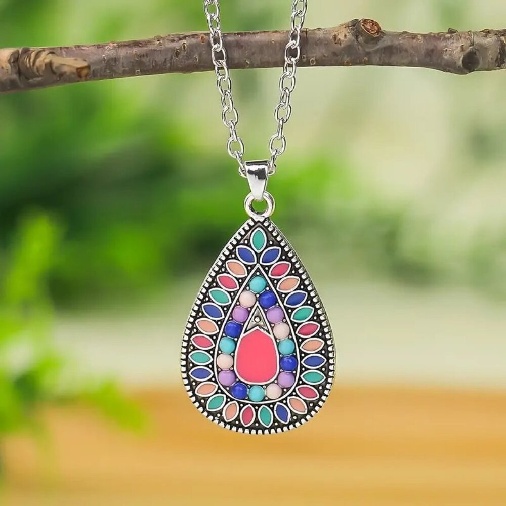 ⭐️NWT Stone Studded Boho Teardrop Necklace